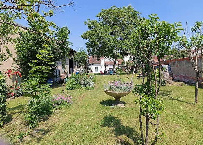 בית נופש Maison Avec Jardin בלריב-סור-אלייה